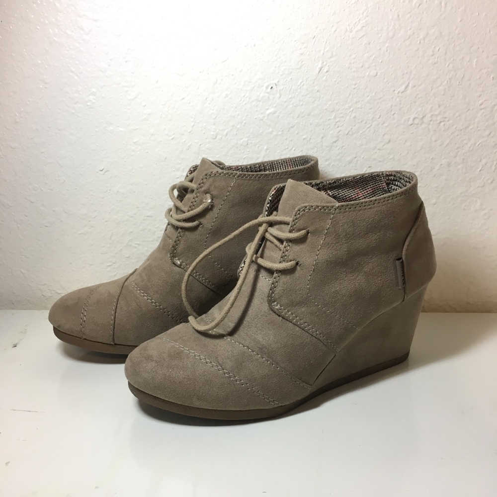 Tan taupe wedge booties size 6
